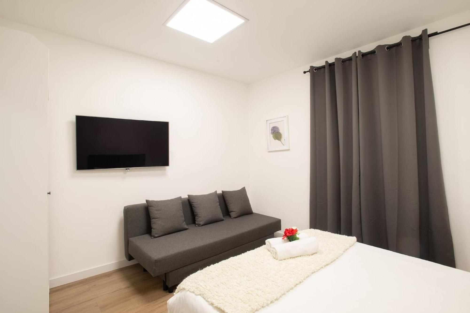 Apartamentos Day Madrid Santo Domingo Centro Gran Via Sol Malasana Eksteriør billede