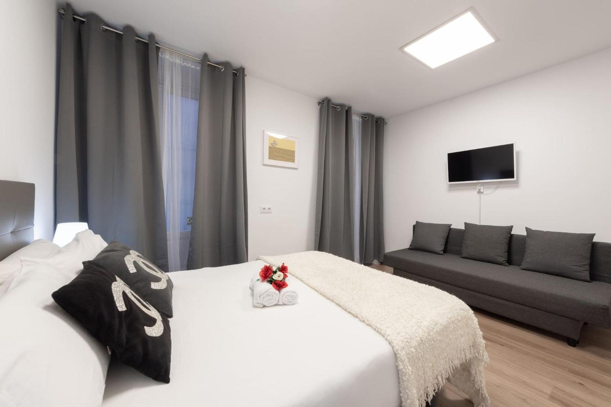 Apartamentos Day Madrid Santo Domingo Centro Gran Via Sol Malasana Eksteriør billede