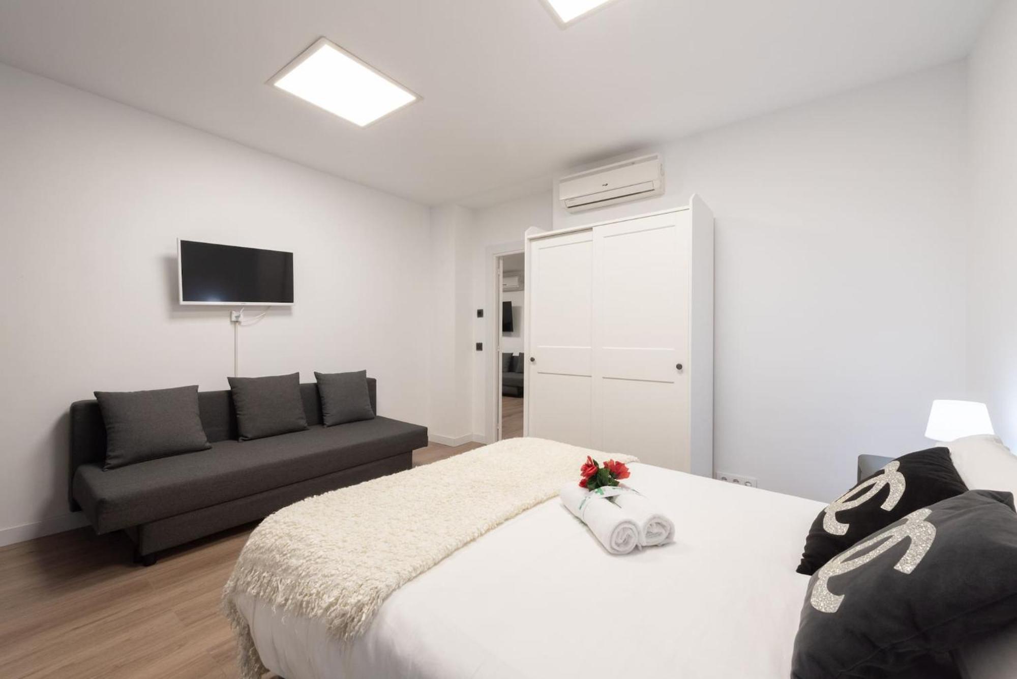 Apartamentos Day Madrid Santo Domingo Centro Gran Via Sol Malasana Eksteriør billede