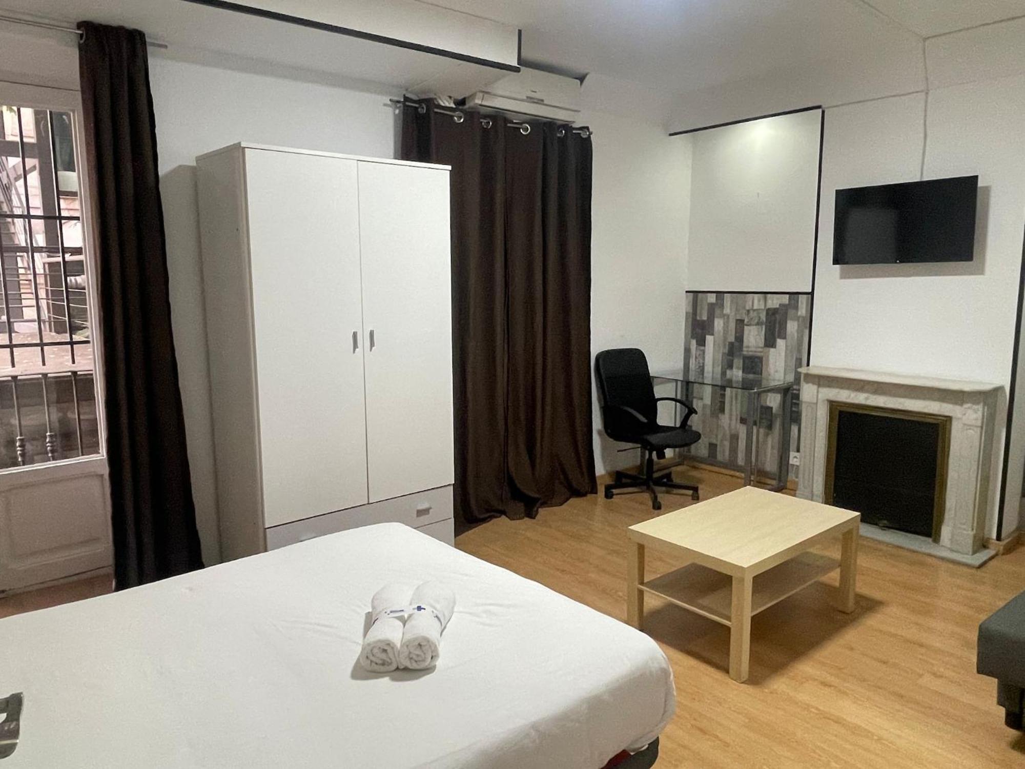 Apartamentos Day Madrid Santo Domingo Centro Gran Via Sol Malasana Eksteriør billede