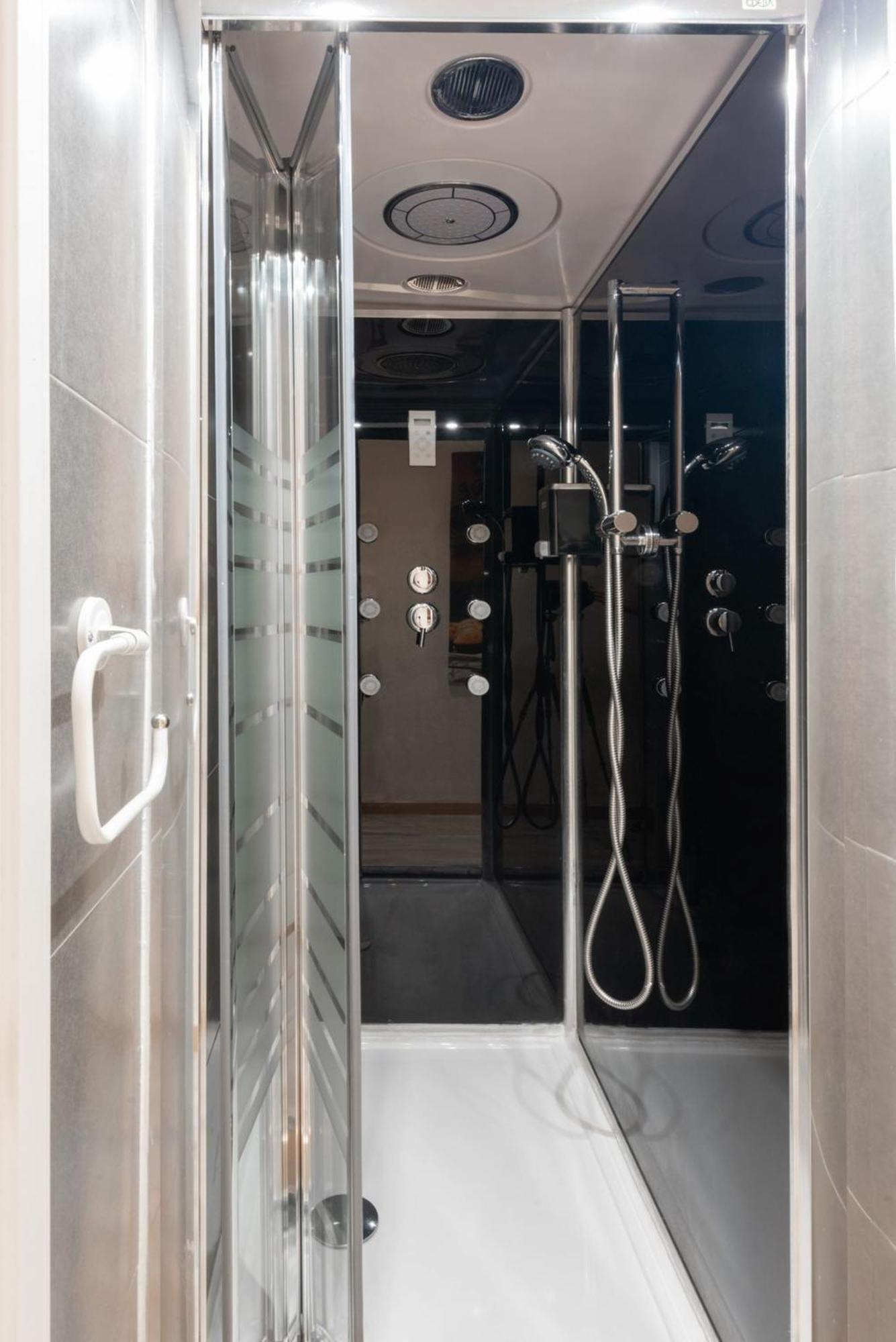 Apartamentos Day Madrid Santo Domingo Centro Gran Via Sol Malasana Eksteriør billede
