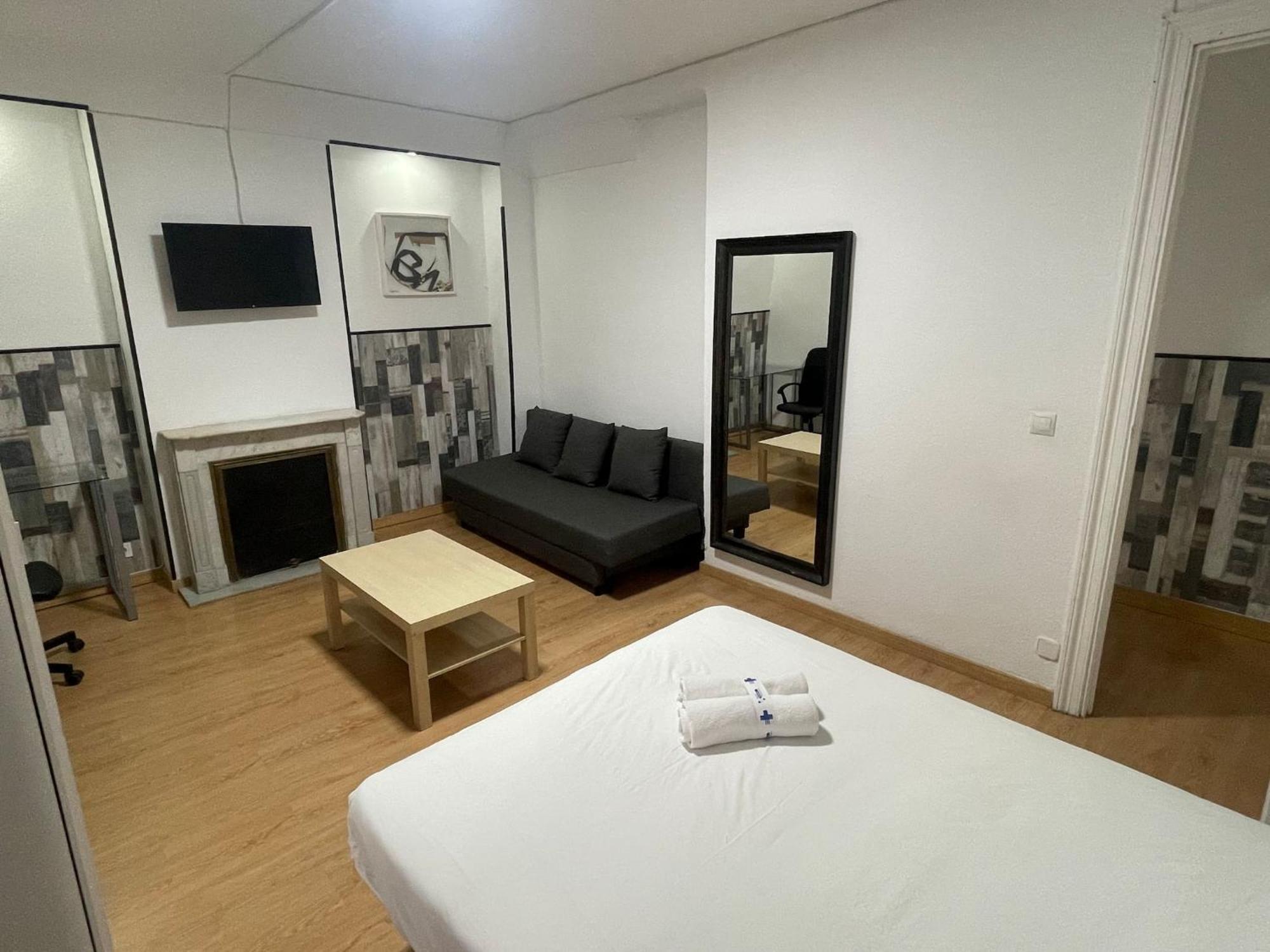 Apartamentos Day Madrid Santo Domingo Centro Gran Via Sol Malasana Eksteriør billede